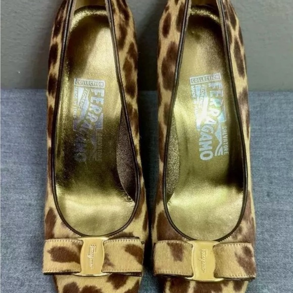 Salvatore Ferragamo Pony Hair Espresso Pumps With Logo Size 8.5 AA Made in Italy - Picture 2 of 3